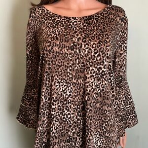 Anna Morgan Top (NWT) Animal Print- Stretch-Beaded Bell
Sleeves. Size 2X